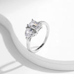 Ring aus 925 Sterling Silber mit rechteckigem und rundem klaren Zirkonia