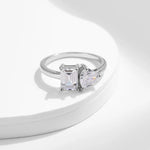 Ring aus 925 Sterling Silber mit rechteckigem und rundem klaren Zirkonia