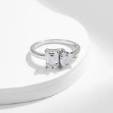 Ring aus 925 Sterling Silber mit rechteckigem und rundem klaren Zirkonia