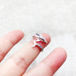 Ring mit Delfin-Motiv und blauen Steinen aus reinem 925er Sterlingsilber