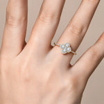 # Blumenring mit blauen Moissanitsteinen aus 925er Sterlingsilber für Damen - Eleganter, handgefertigter Schmuck