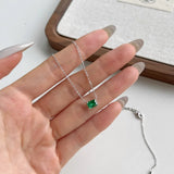 S925 Silberkette mit rechteckigem grünem Smaragd-Anhänger