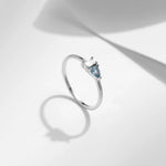 925 Sterling Silber Ring mit blauem Tropfen und rechteckigem CZ