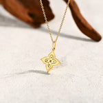 Zarter Anhänger mit Blumenemblem aus rundem Moissanit in S925 Sterling Silber