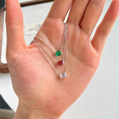 S925 Silberkette mit rechteckigem grünem Smaragd-Anhänger