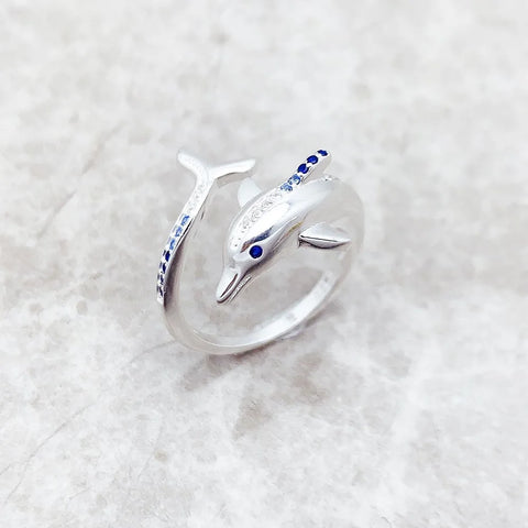 Ring mit Delfin-Motiv und blauen Steinen aus reinem 925er Sterlingsilber