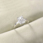 Eleganter 3-steiniger Verlobungsring aus 925 Sterling Silber mit rechteckige