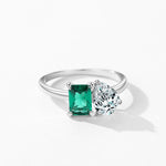 925 Sterling Silber Ring mit grüner rechteckiger Zirkonia und funkelndem Wassertropfen-Emblem