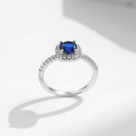 925 Sterlingsilber Ring mit funkelndem blauen Zirkonia