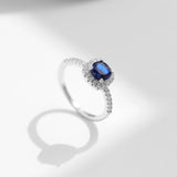 925 Sterlingsilber Ring mit funkelndem blauen Zirkonia