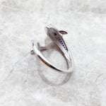 Ring mit Delfin-Motiv und blauen Steinen aus reinem 925er Sterlingsilber